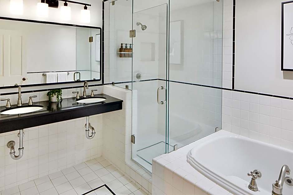 Maison Fleurie, A Four Sisters Inn