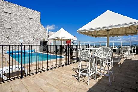 Gladstone Reef Hotel Motel