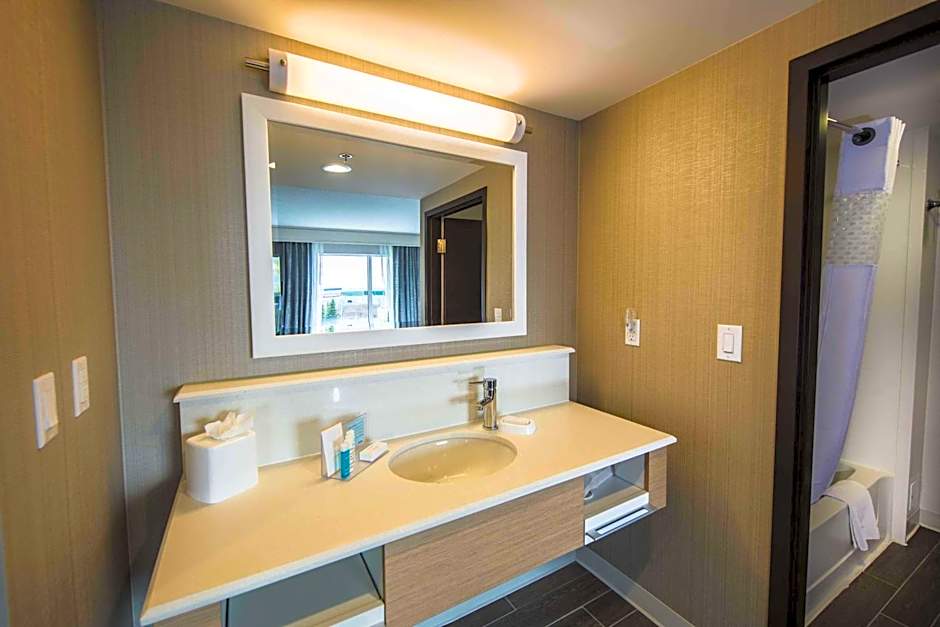 Hampton Inn & Suites by Hilton Bolton