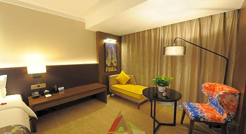 ZMAX Hotel Guangzhou Railway Station Sanyuanli  Metro Station