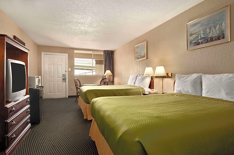 Travelodge by Wyndham New Orleans Harvey Hotel