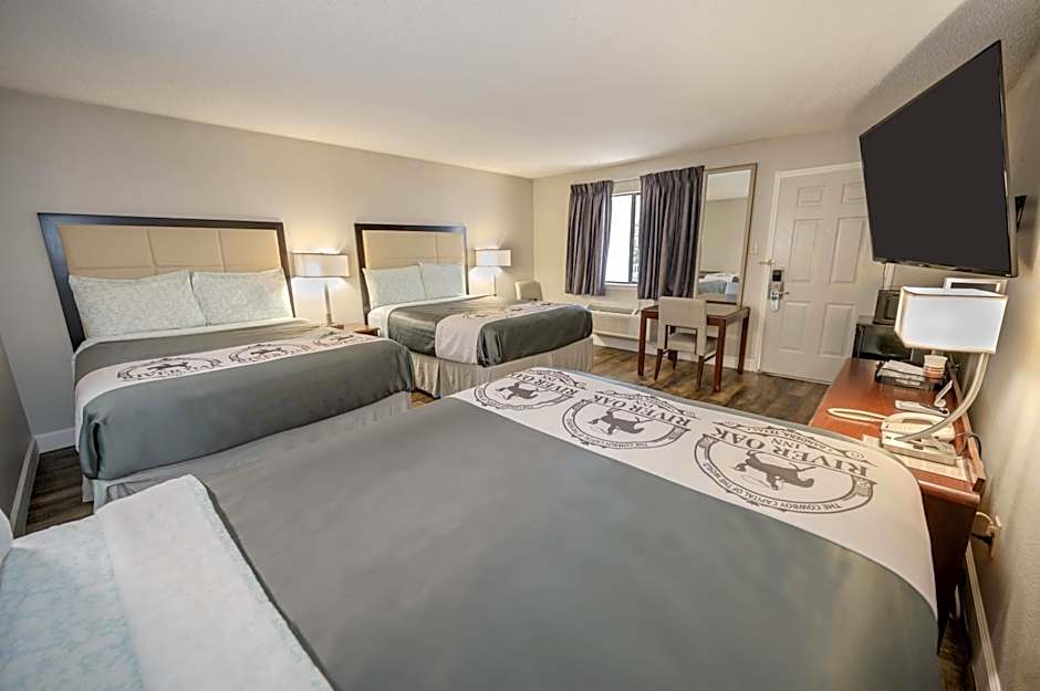 RIVER OAK INN