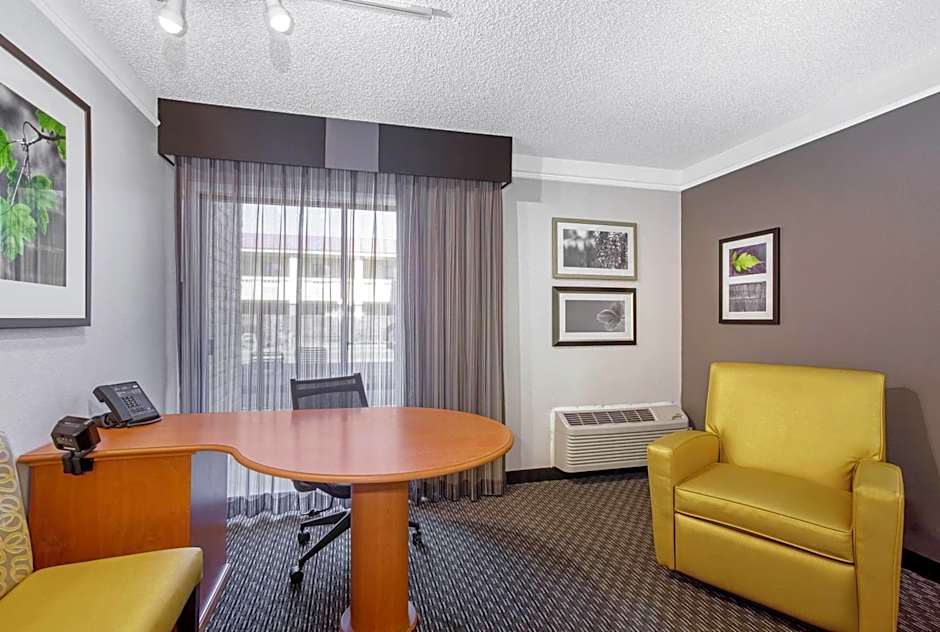 La Quinta Inn & Suites by Wyndham Tucson East