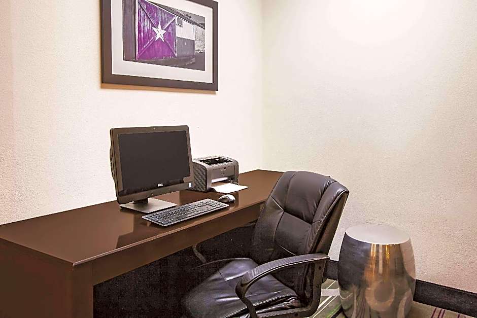 La Quinta Inn & Suites by Wyndham Beaumont West