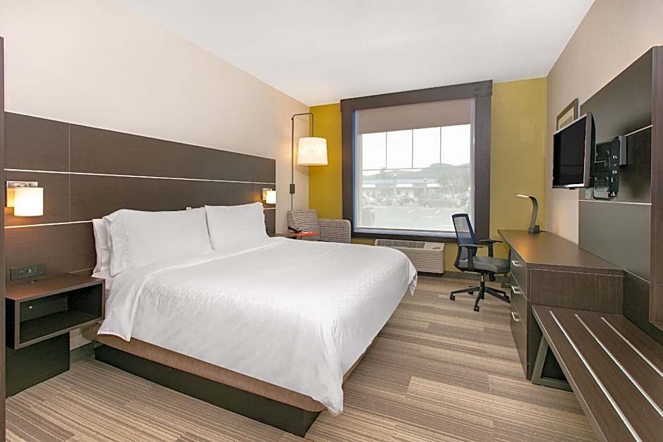 Photo 1 of 3 of 1 King Bed, Mobility Accessible, Roll in Shower