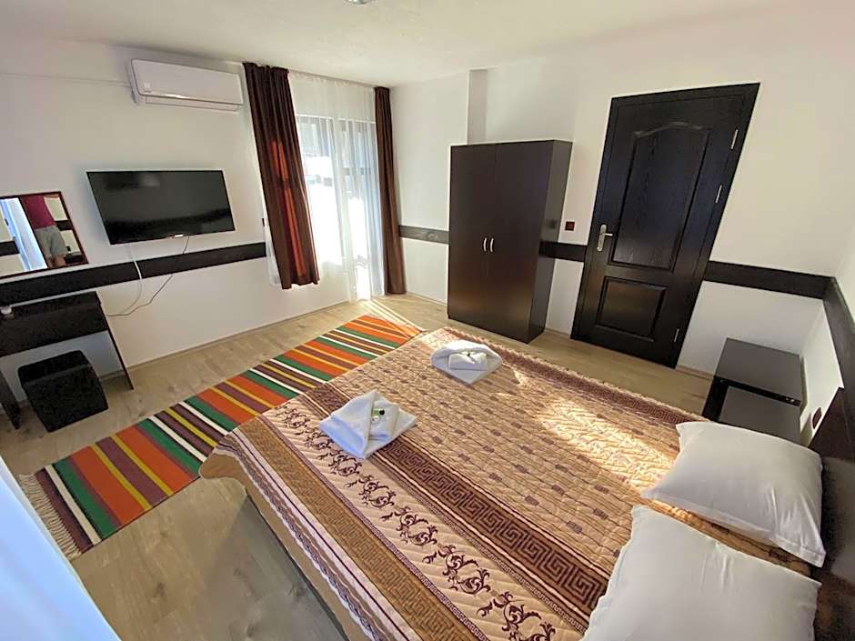 Апартхотел "Старият Град" в етнографски комплекс