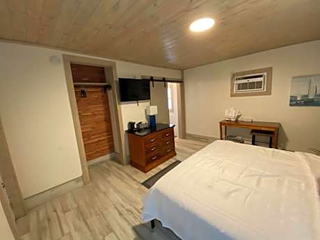 Single Room with Pool View
