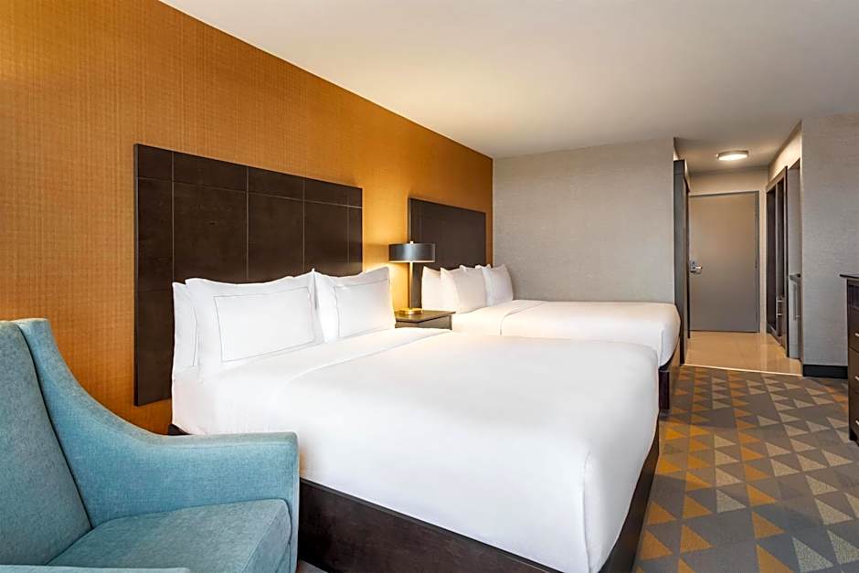 DoubleTree By Hilton Pointe Claire Montreal Airport West