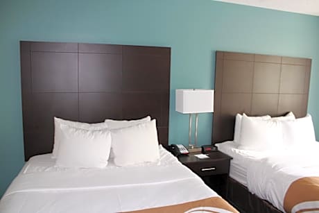Queen Room with Two Queen Beds and Roll-In Shower - Accessible/Non-Smoking