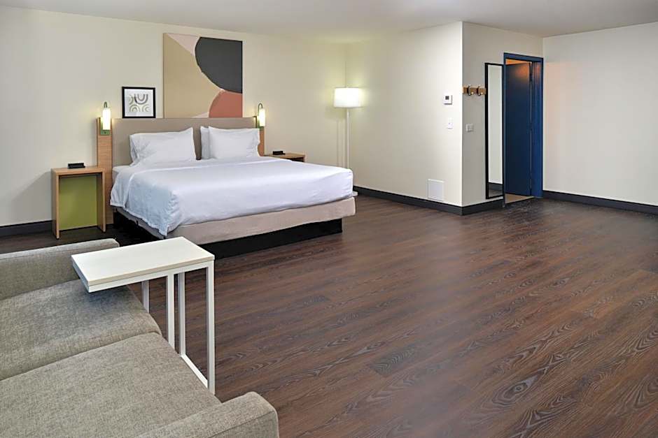 Spark by Hilton Dallas Market Center