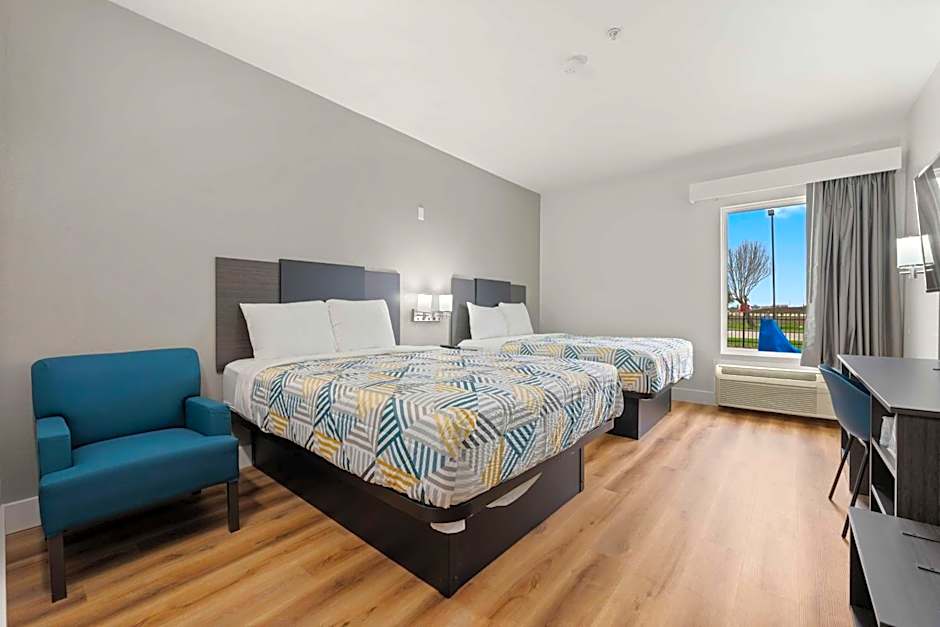 Photo 1 of 4 of 2 Queen Beds