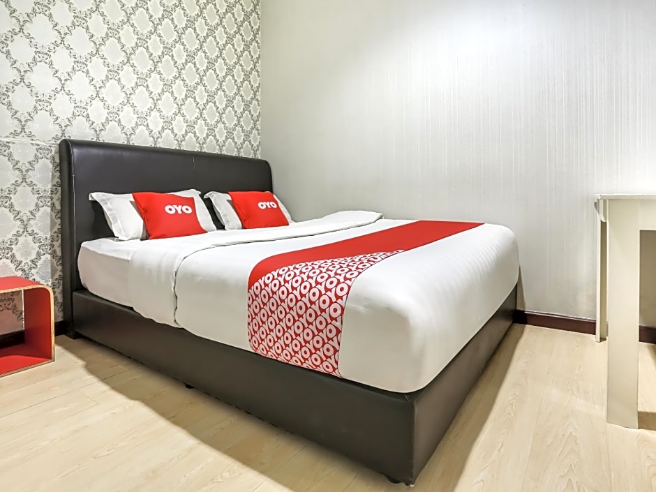 OYO 89583 Grove Hotel