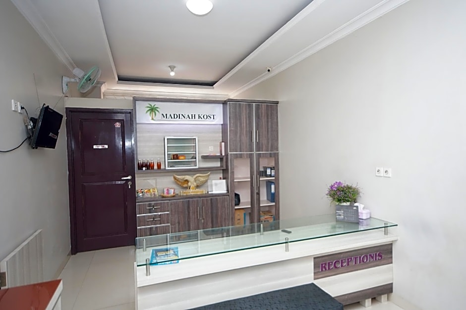 Super OYO 270 Madinah Residence Syariah