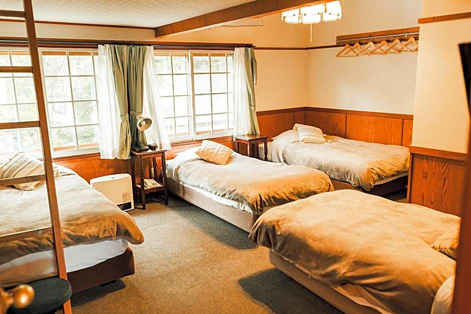 Hakuba Pension & Log Hotel Meteor