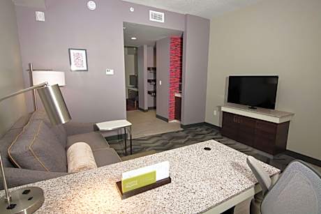 King Junior Suite - Hearing Accessible