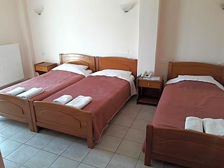 Triple Room with Single Beds and Side Sea View