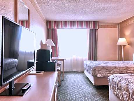 Double Room with Two Queen Beds - Non-Smoking