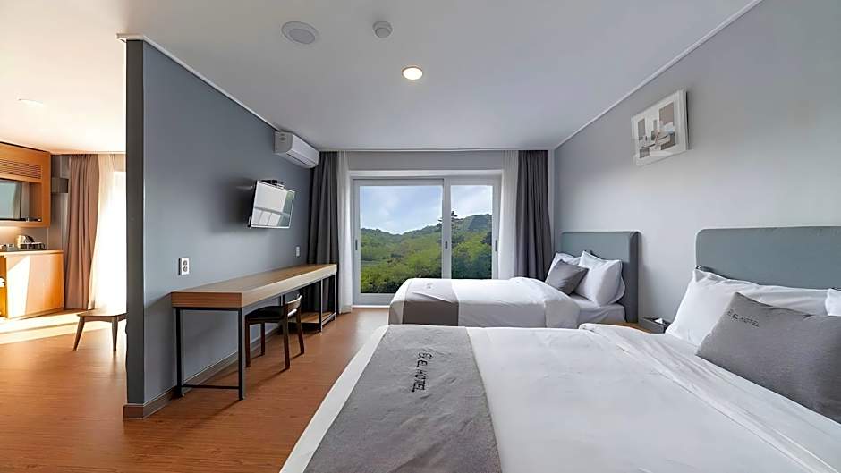 EL Hotel