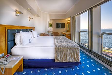 King Room with Hot Tub and Sea View