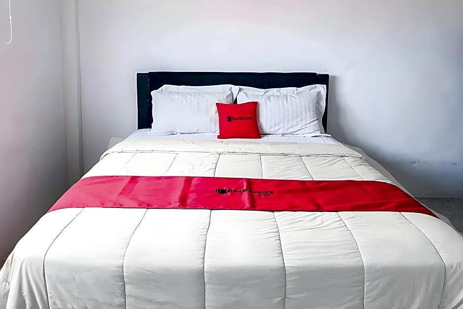 RedDoorz near Eco Green Park Batu