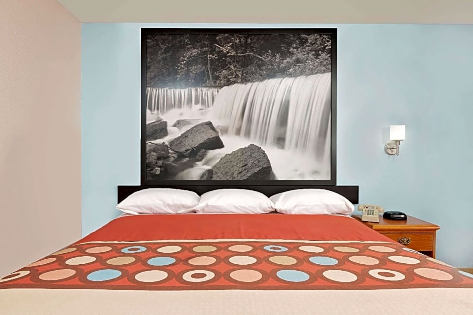 Super 8 by Wyndham Rock Port MO