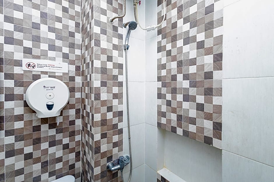 RedDoorz near Universitas Wijaya Kusuma Surabaya 2