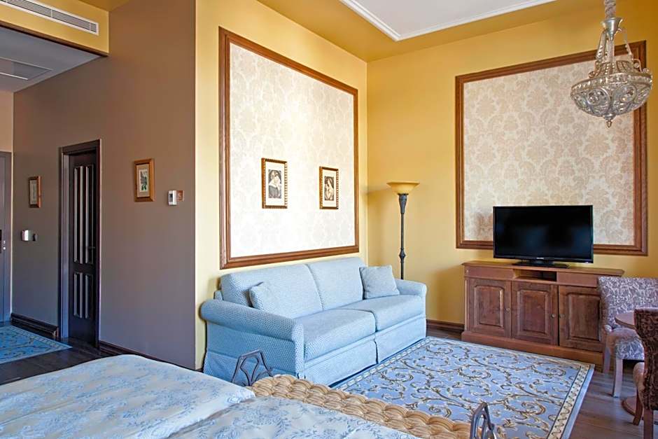 PortAventura Lucy's Mansion - Includes PortAventura Park Tickets