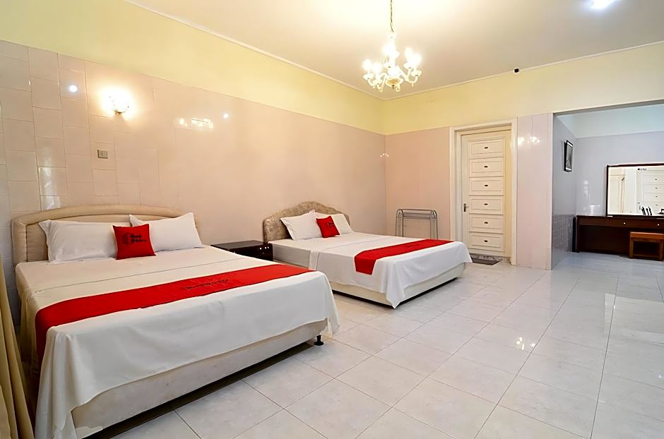 RedDoorz Plus @ Laweyan