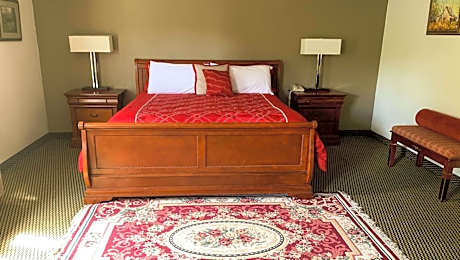 Deluxe King Suite