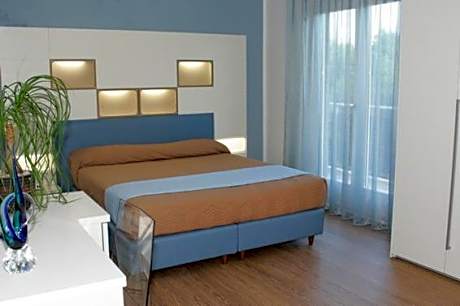 Family Room (2 Adults + 2 Children)