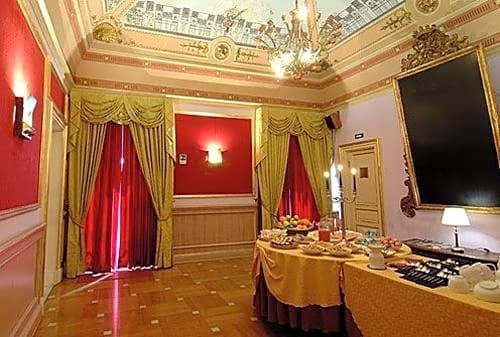 Hotel Royal