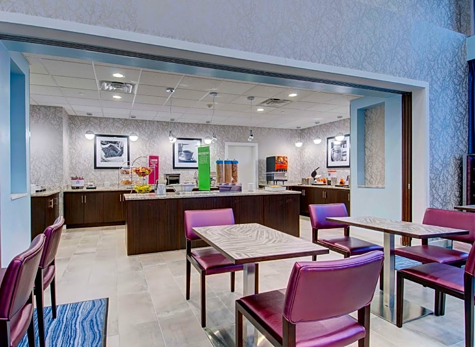 Hampton Inn & Suites Boston/Stoughton