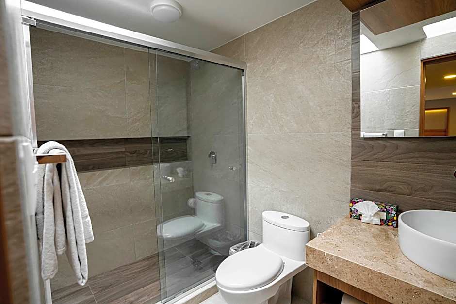 La Posada Hotel y Suites