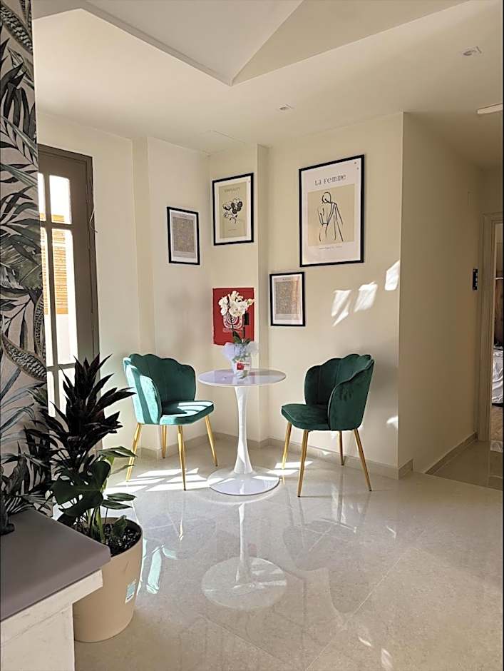 Lunar Hotel Modern Boutique