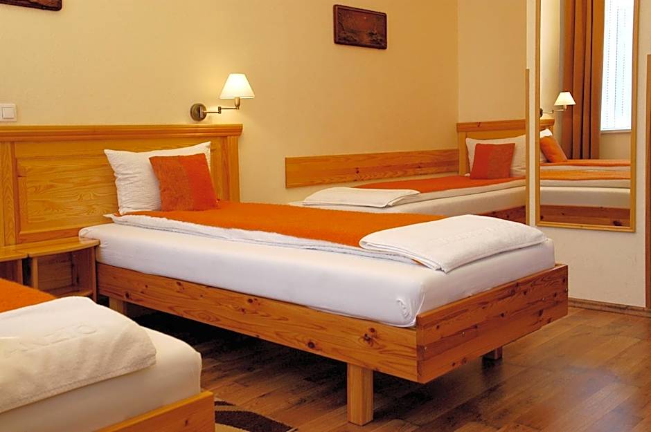 Hotel Manzard Panzio