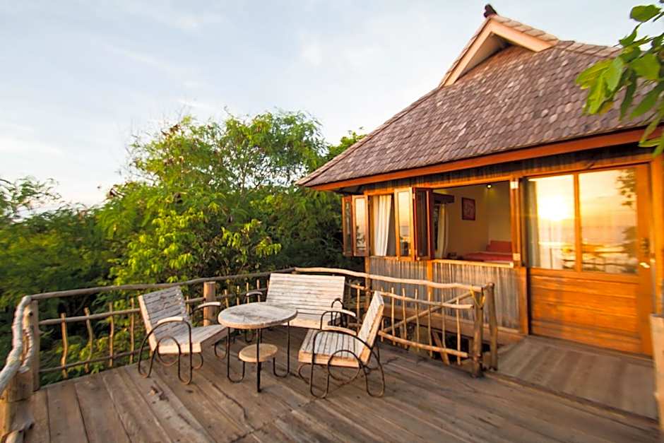 Boa Hill Surf House