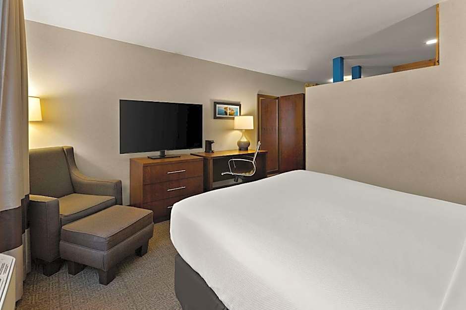 Comfort Inn & Suites Ludington near US-10