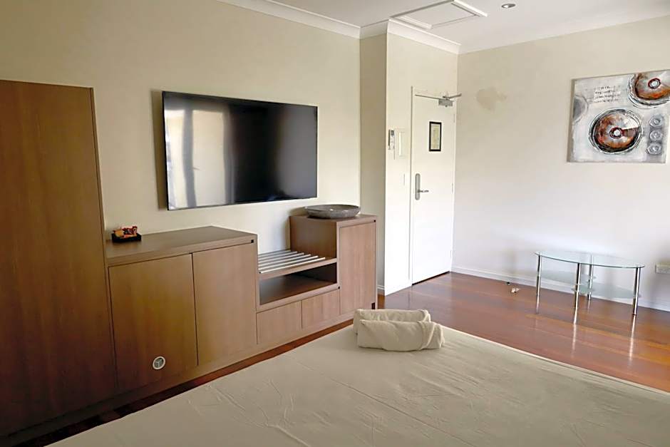 The Australian Hotel Motel