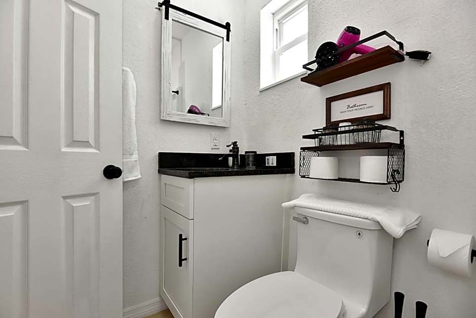 Cozy Studio Suite Near Beach w Kitchenette #3