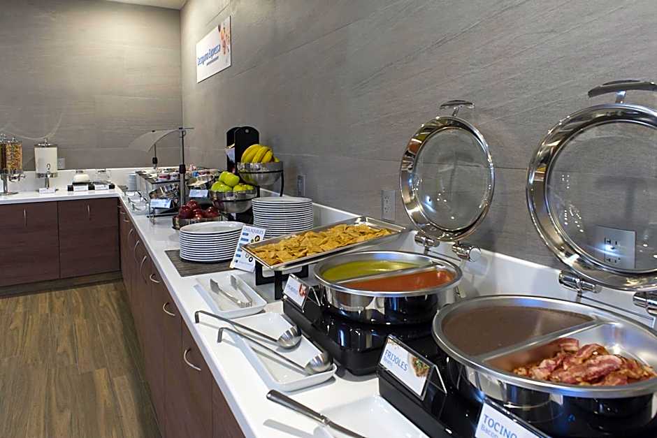 Holiday Inn Express Mexico - Toreo By IHG