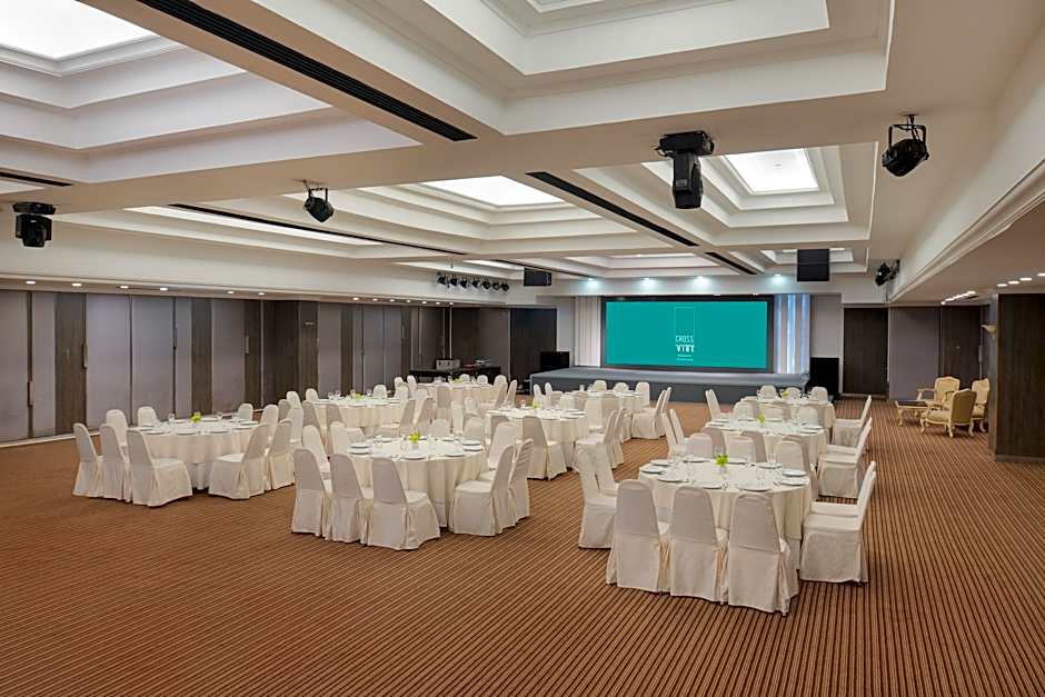 Cross Vibe Bangkok Srinakarin