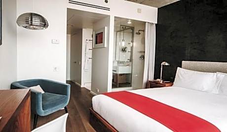 Superior Queen Room with Balcony Disability Access