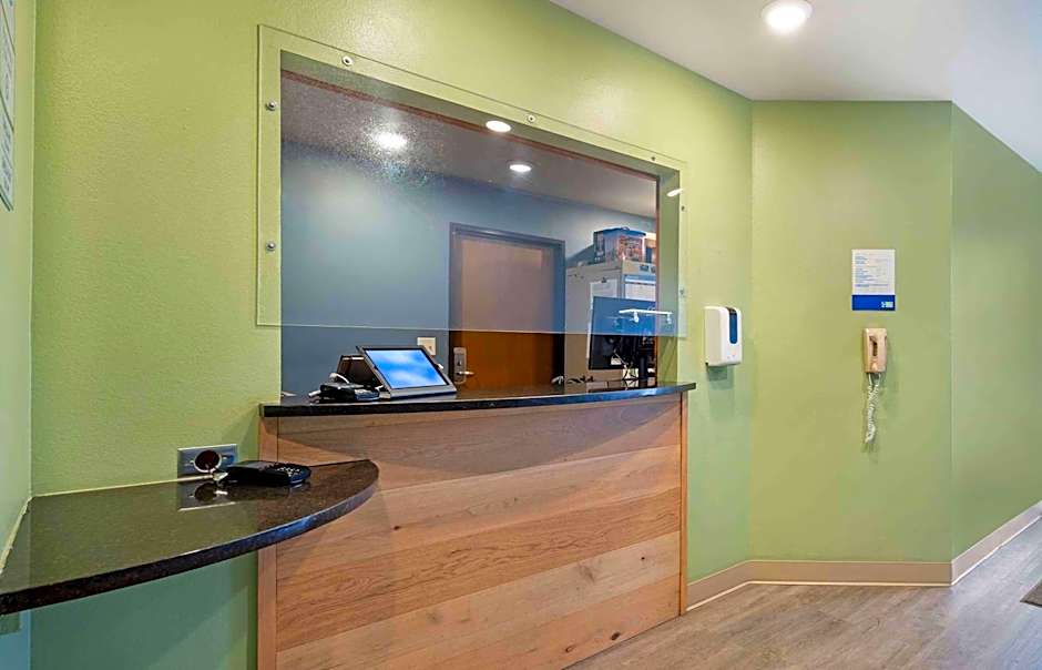 Extended Stay America Select Suites - Wichita - Airport