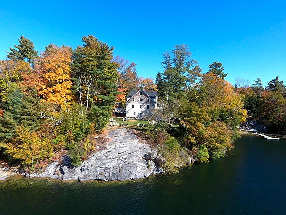 Lakehouse Inn