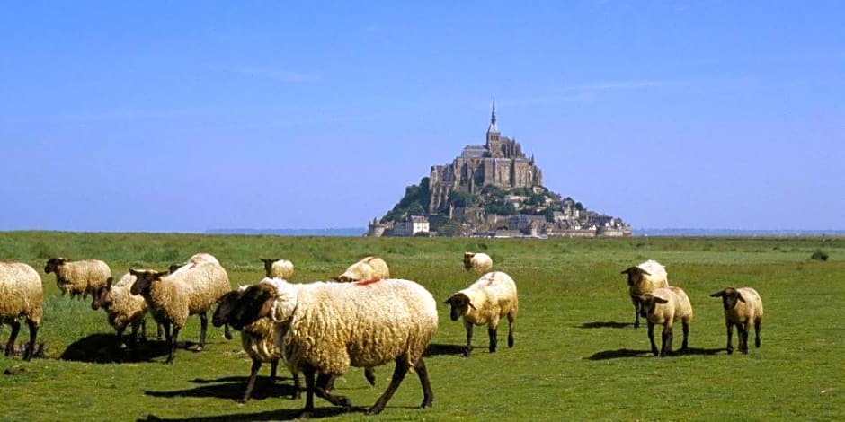 CHAMBRES D'HOTES AVEC PISCINE AUX AGAPANTHES DE CROMEL - Mont Saint Michel