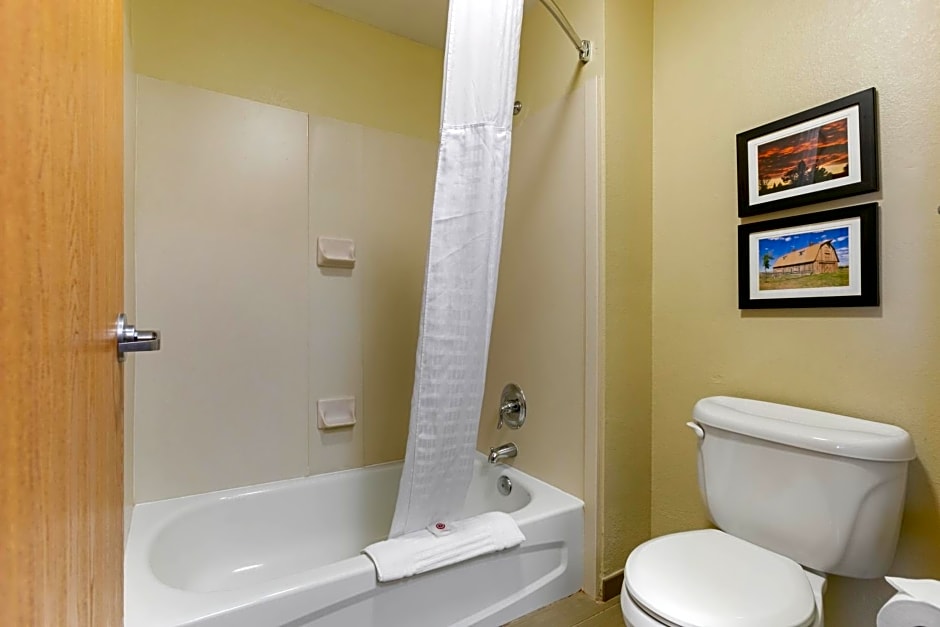 Comfort Inn & Suites Near University of Wyoming