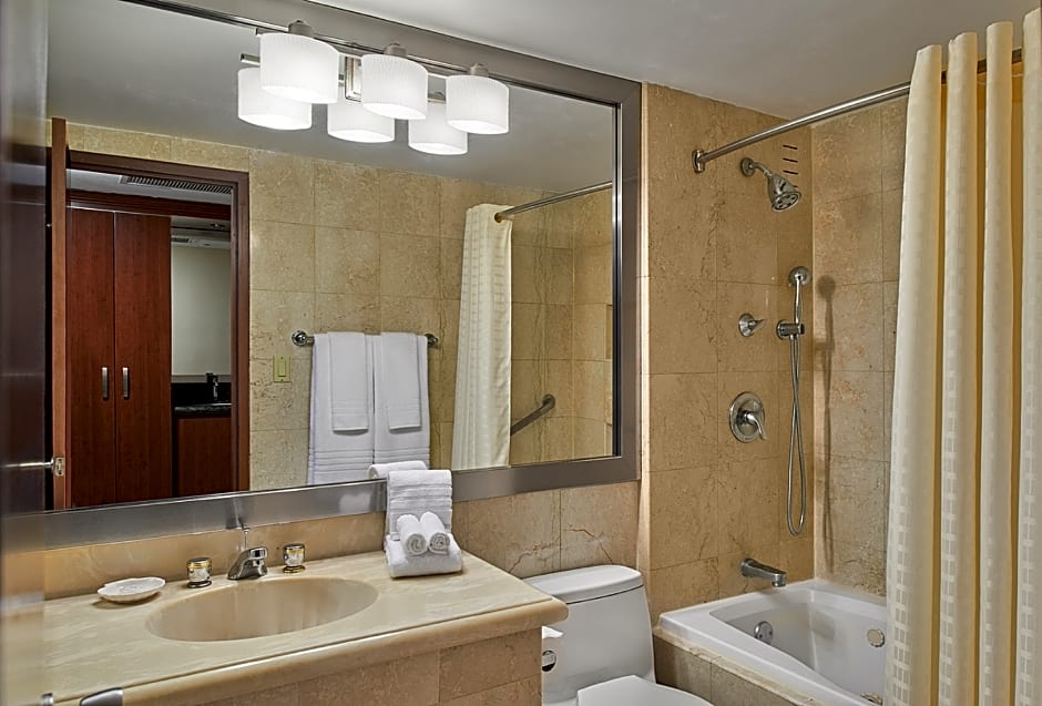 Photo 1 of 5 of 1 Bedroom 1 King Bed Suite, Ocean front, Balcony