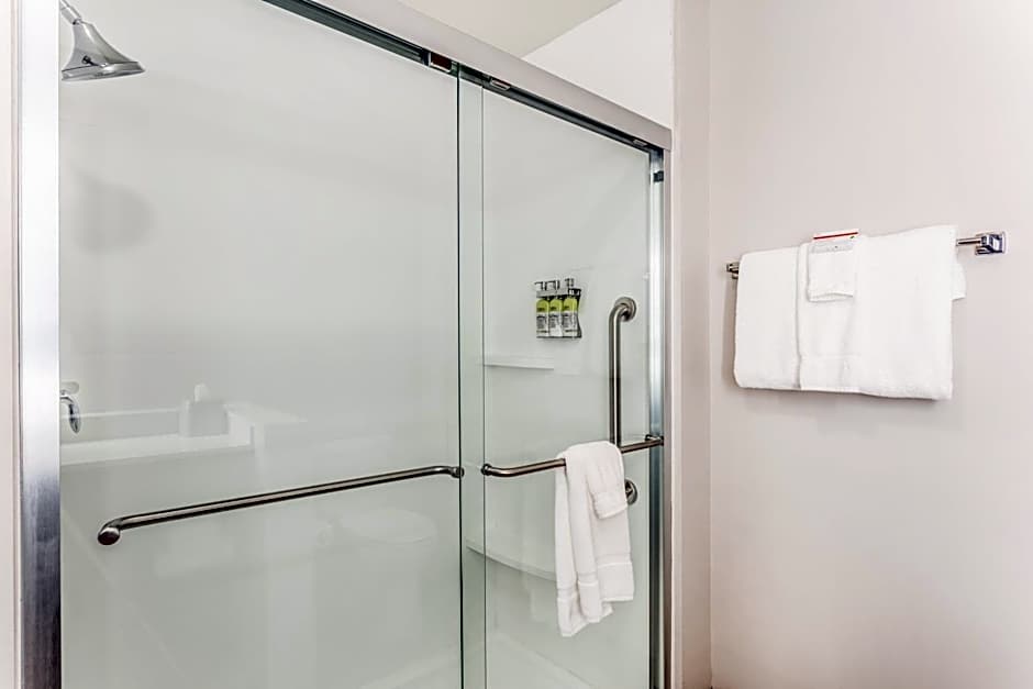 Holiday Inn Express And Suites Springfield North By IHG