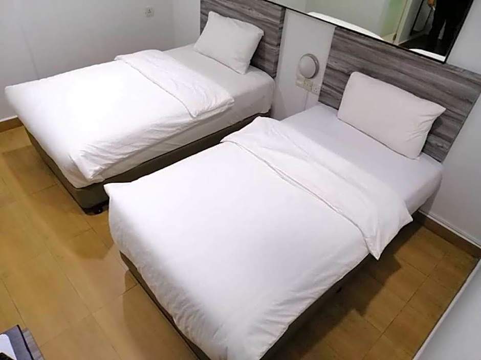 Tropical Hotel Kota Damansara