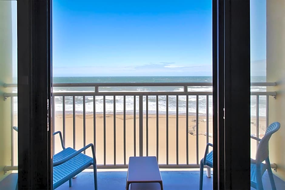 Holiday Inn Express & Suites VA Beach Oceanfront, an IHG Hotel